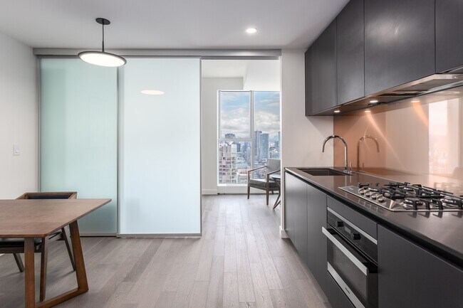 Photo - 1480 Howe St