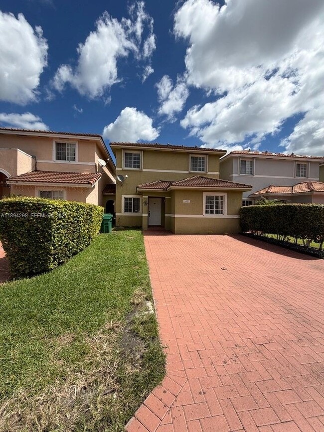 Building Photo - 14371 SW 136th Ave