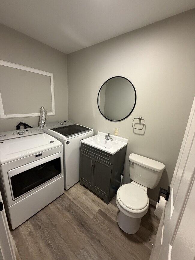 Photo - 285 1/4 Walnut St Unit Apt B