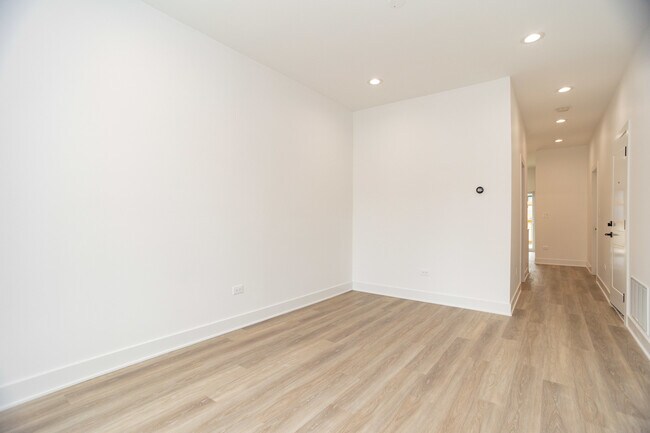 Photo - 1723 W Pierce Ave Unit 2