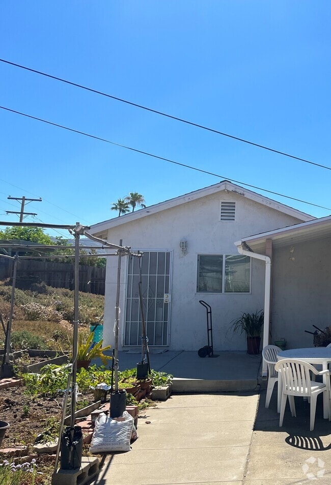 Building Photo - 1596 Greenfield Dr Rental