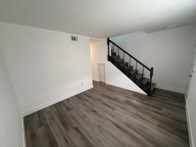 Photo - 1543 W 42nd St