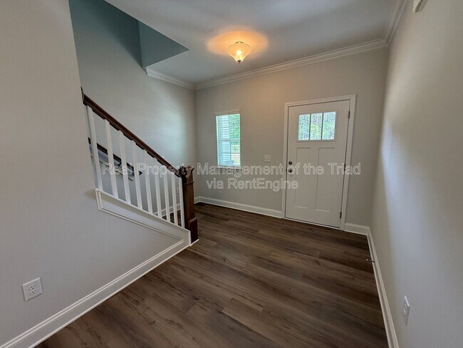 Photo - 111 Oakdale Frst Ln