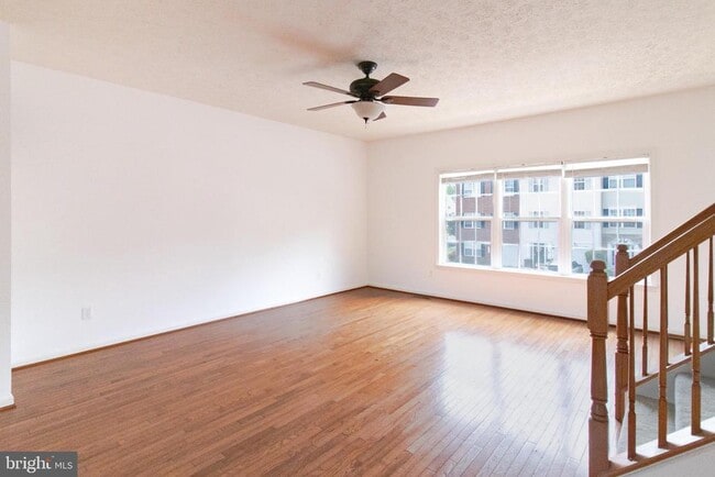Building Photo - 104 Stingray Ct