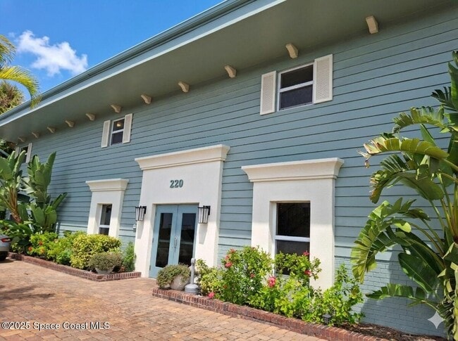 Building Photo - 220 Columbia Dr Unit 1