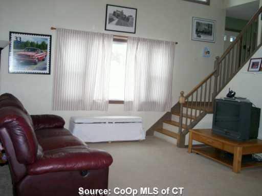 Building Photo - 5 Sunnyside Ave