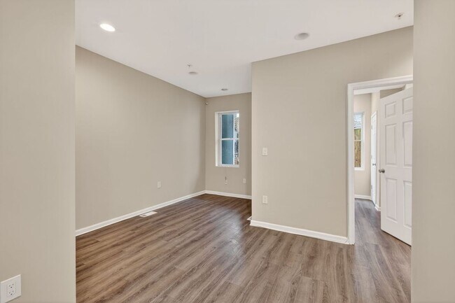 Photo - 522 T St NW