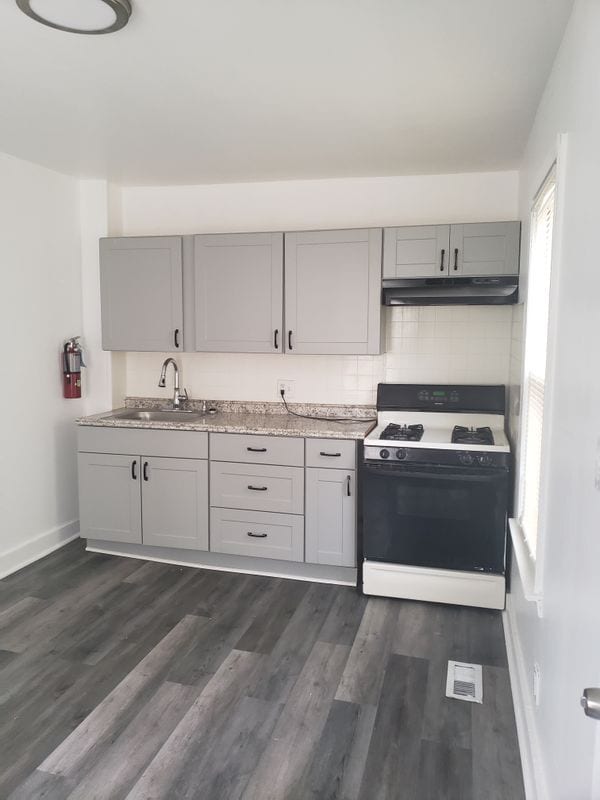Photo - 209 W Cedar Ave