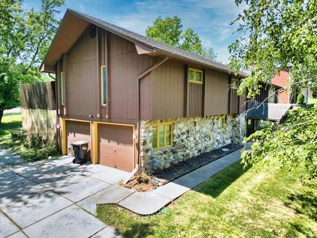 Photo - 2400 Ridgefield Rd