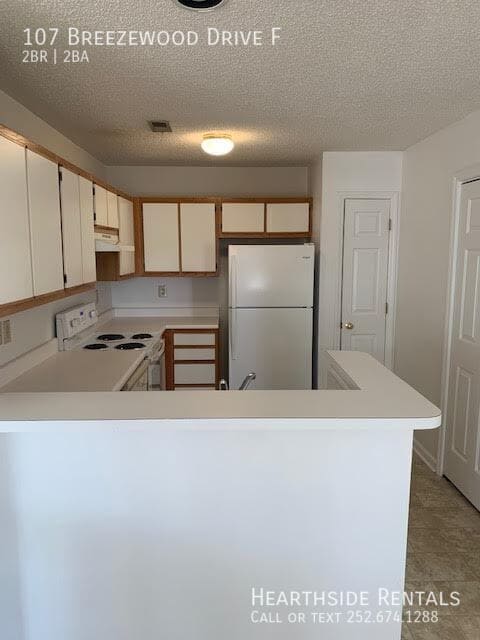 Photo - 107 Breezewood Dr