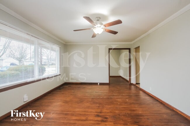 Photo - 311 N Boehning St