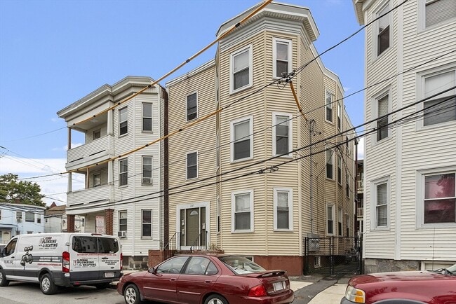 Building Photo - 237 Walnut St Unit 2