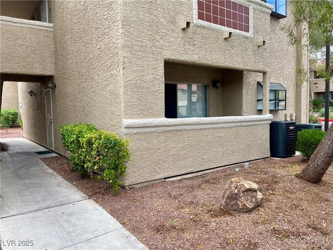 Building Photo - 7200 W Pirates Cove Rd Unit 1001