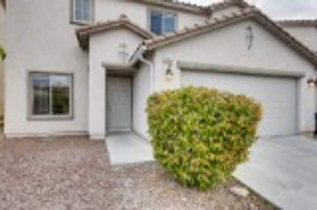 Photo - Beautiful 3 bedroom, 2.5 bath 2 story home!