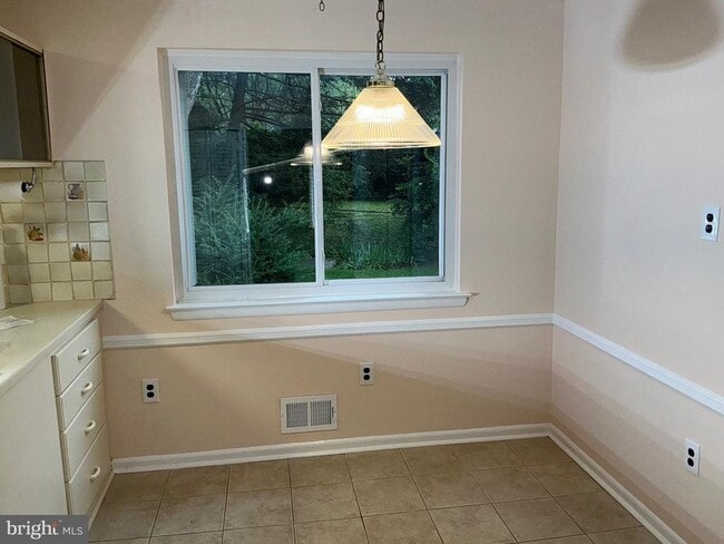 Photo - 303 Charlton Ct