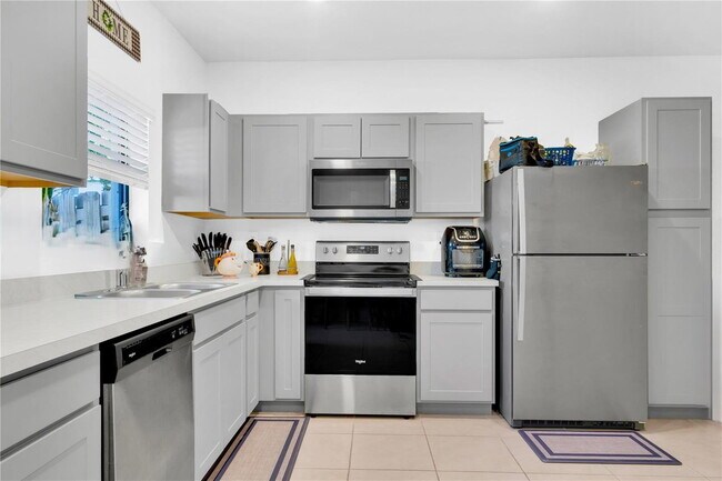 Photo - 117 NE 3rd Ct