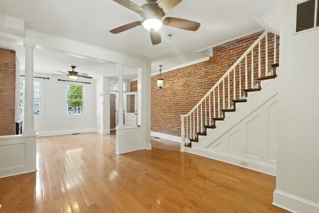 Photo - 877 W Lombard St Townhome