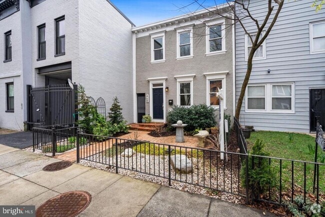 Building Photo - 468 Ridge St NW Rental