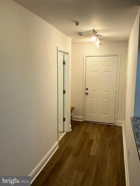 Building Photo - 10003 Vanderbilt Cir Unit 1-1