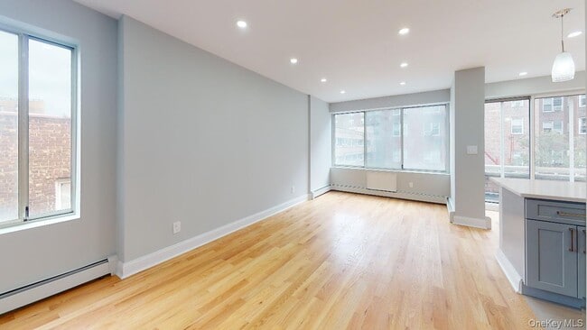 Photo - 67-39 Clyde St