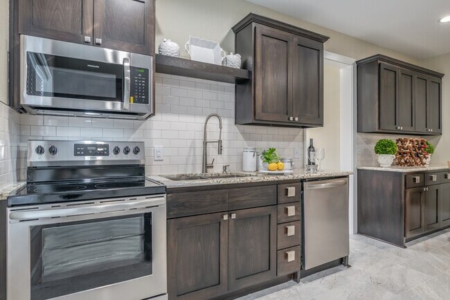 Photo - Tour Today! 2 bedroom at 321 S. Bois D'Arc!