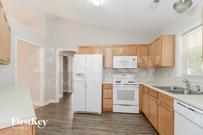 Photo - 1800 Holly Crescent Ln