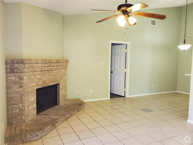 Building Photo - 505 Greenlawn Blvd Rental