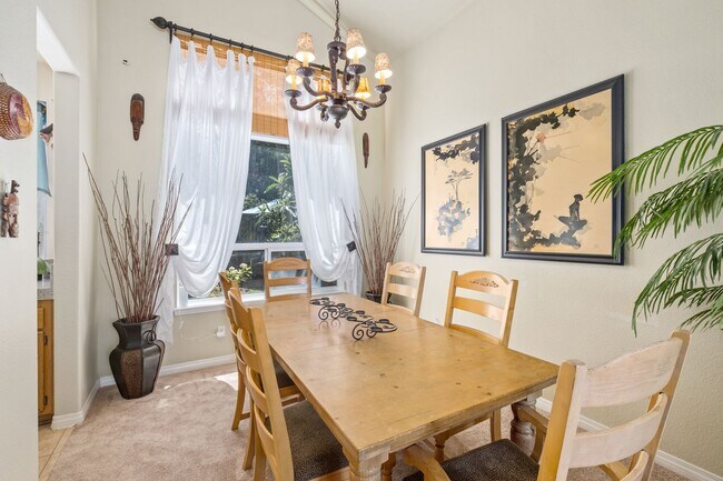 22 Solitaire Ln