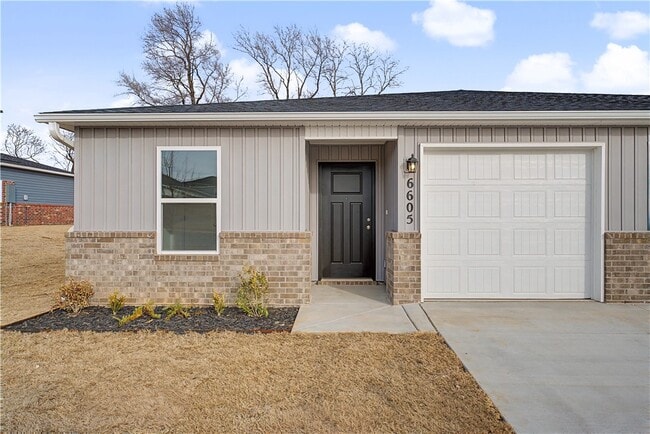 Building Photo - 6605 SW Devotion Ave