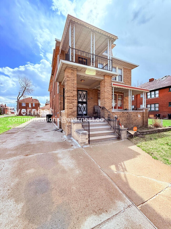 Building Photo - 3209 W Grand St