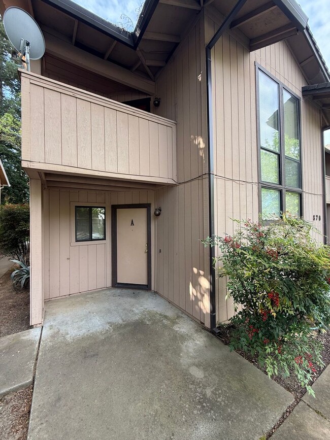 Building Photo - 870 Adams St Unit 870 Adams Street,  A