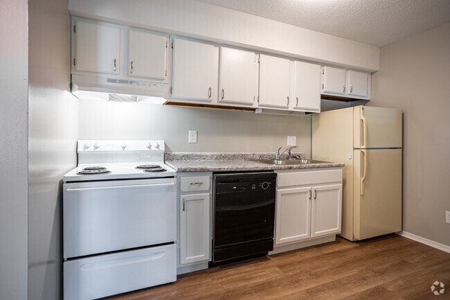 1BR, 1BA - 700SF - Kitchen