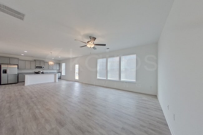 100 English Oak Ln