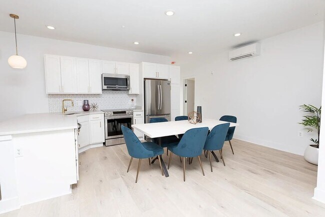 Photo - 1617 Eastern Ave Unit 306