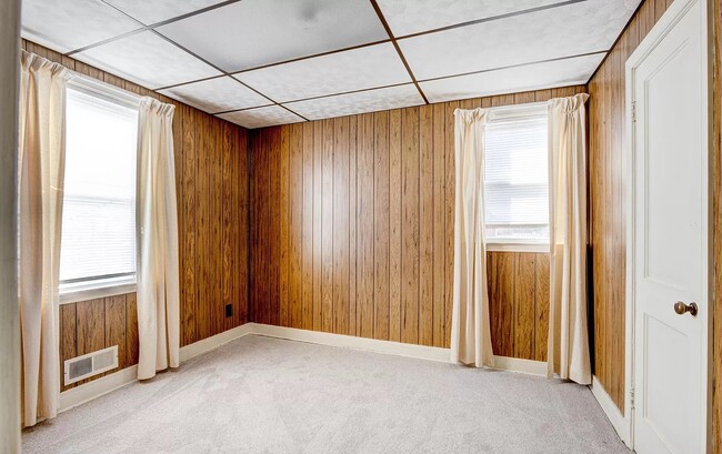 Bedroom - 1935 Searles Rd