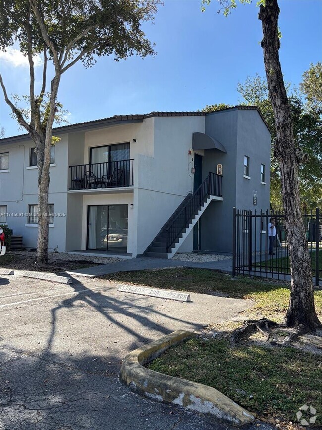 Building Photo - 6975 NW 179th St Unit 101 Rental