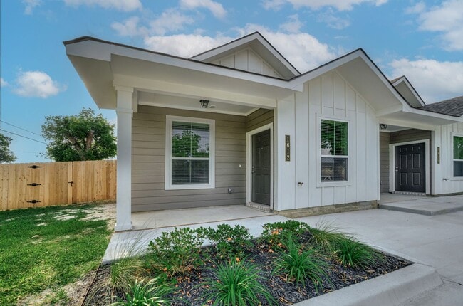 Photo - Cozy and Charming Townhome!