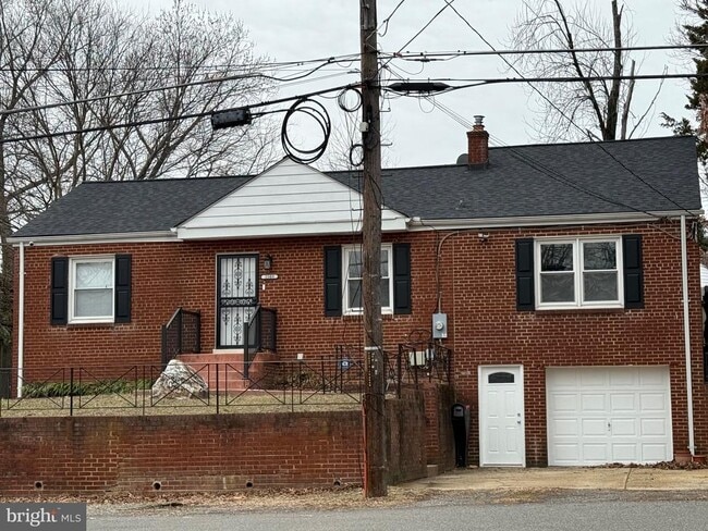Building Photo - 2509 Lewis Ave Rental