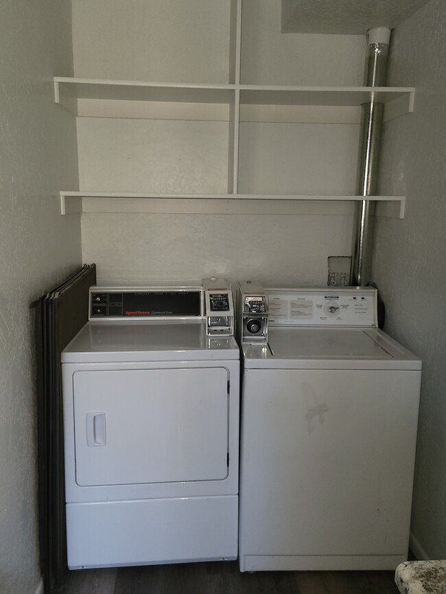 Building Photo - 119 S Florence St Unit Building d Rental