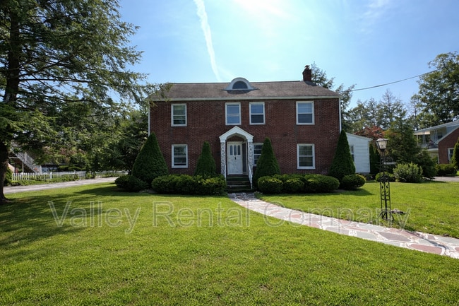 Building Photo - 70 Lyman St