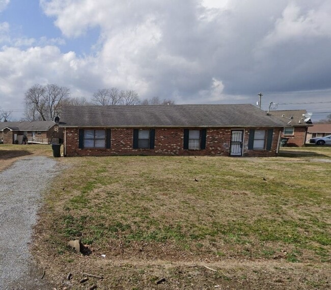 2 Bedroom, 1 Story Duplex in Gallatin. SPE... - 2 Bedroom, 1 Story Duplex in Gallatin. SPE... House