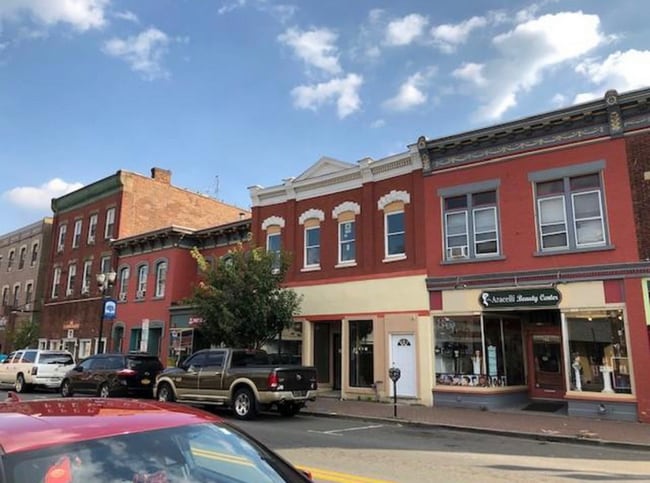 Building Photo - 216 E Main St Rental