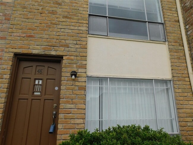 Building Photo - 9200 W Bellfort Ave Unit 48