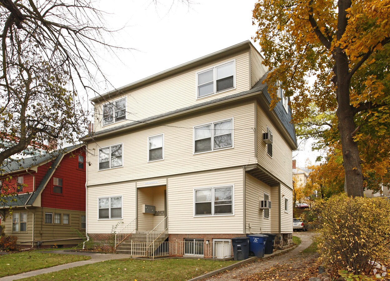 Photo - 1016 E Ann St Apartments