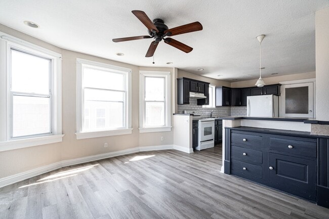 Photo - Beautiful 3 Bedroom 2 Bath - HALF OFF FIRS...