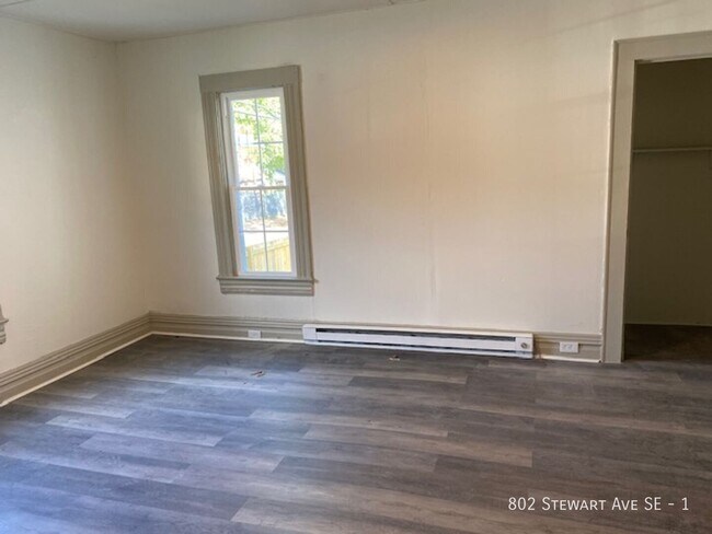 802 Stewart Ave SE Unit 1