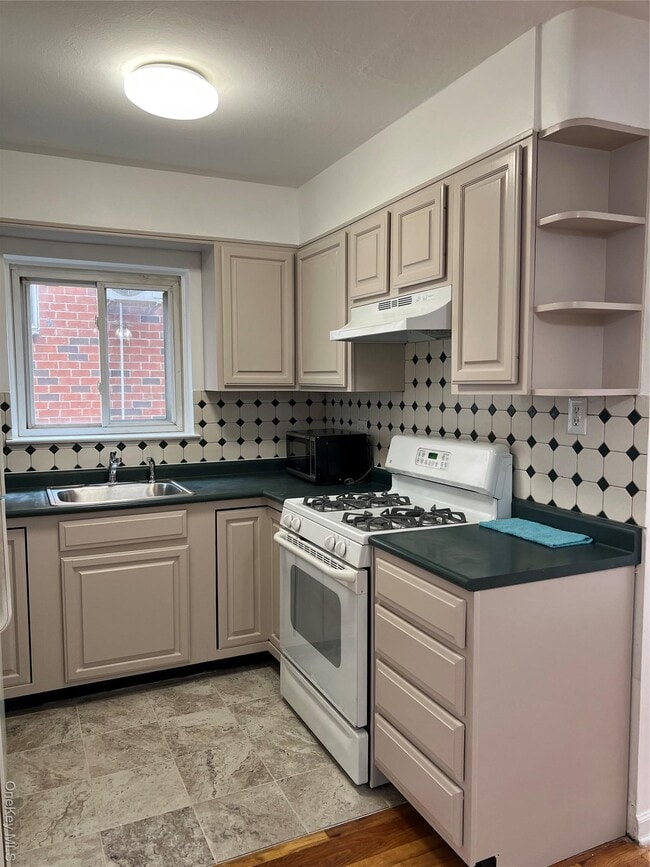 Photo - 1350 Edwards Ave