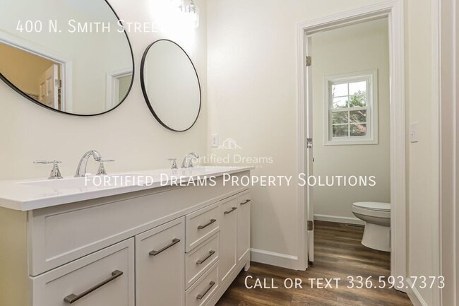 Photo - 400 N Smith St