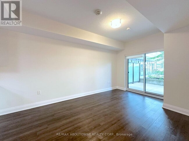 Photo - 2333 Taunton Rd
