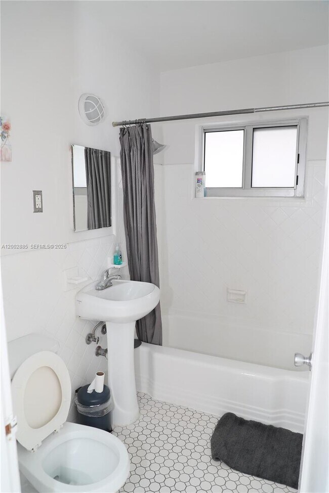 Photo - 215 Antilla Ave Unit 3